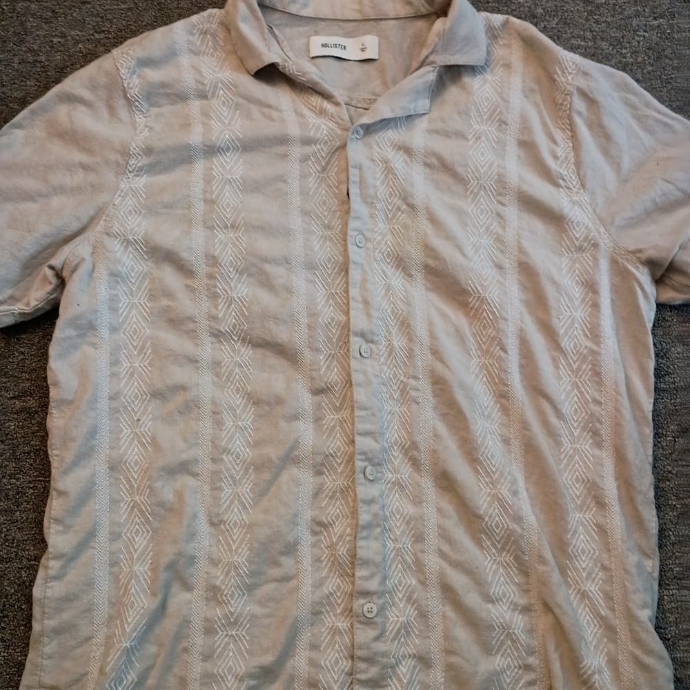 Hollister Men's Beige Geometric Button-Down Shirt